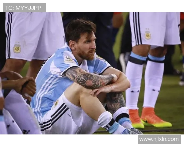 外国足球明星因感人时刻泪洒赛场引发全球球迷热议与共鸣